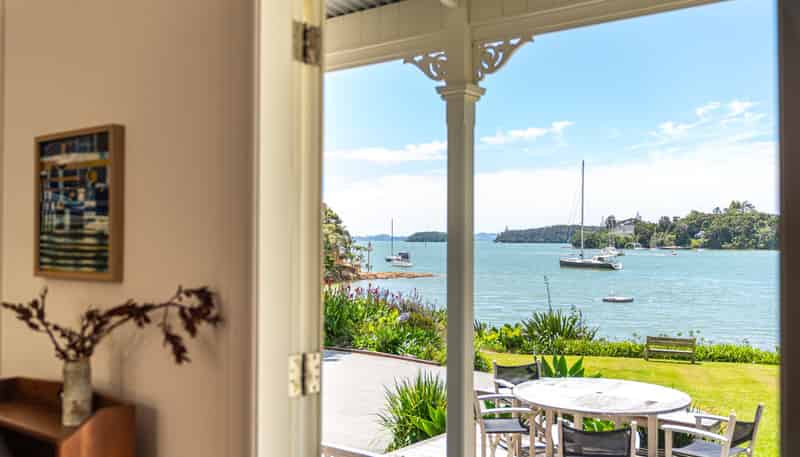 16 Creswell Street, Opua