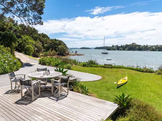16 Creswell Street, Opua
