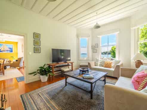 16 Creswell Street, Opua