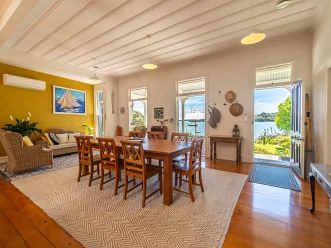 16 Creswell Street, Opua