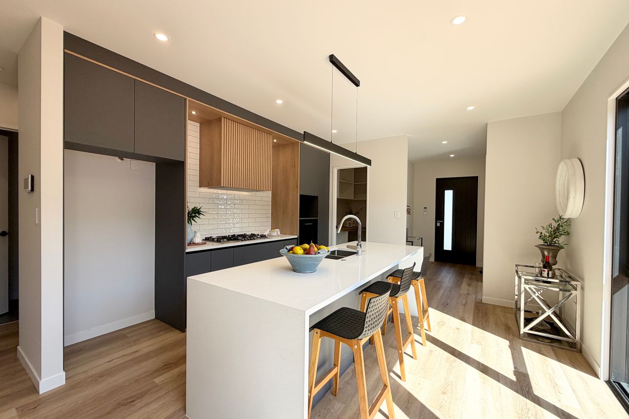 Magic single-level home with two masters - Fler