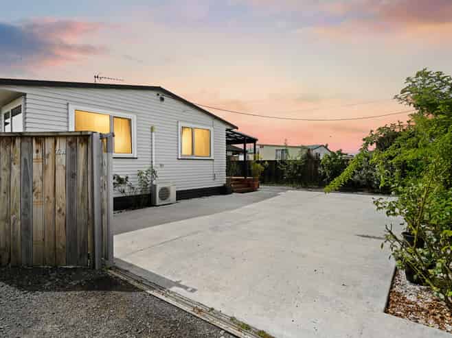 22A Pine Avenue, Bader