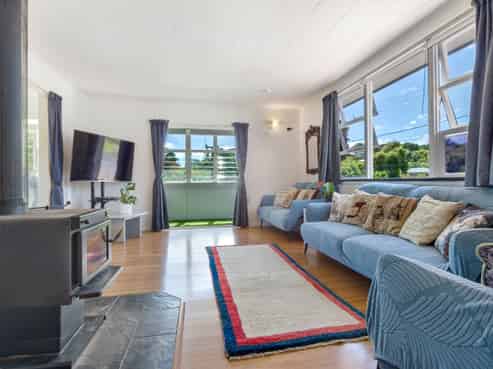 24 Alison Road, Surfdale