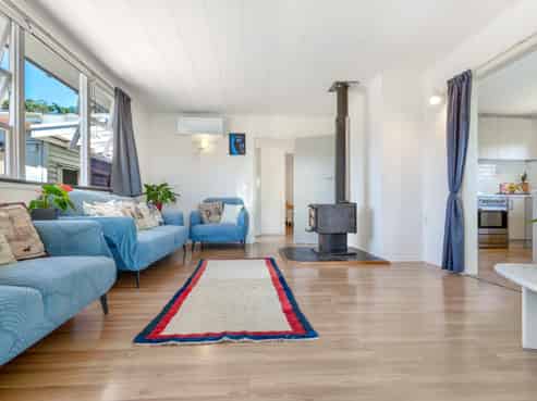 24 Alison Road, Surfdale