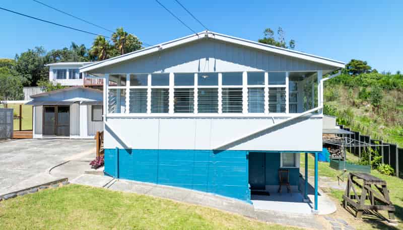 24 Alison Road, Surfdale