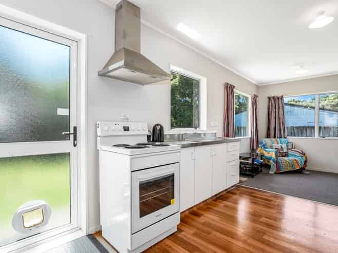 43 Hookway Grove, Paraparaumu