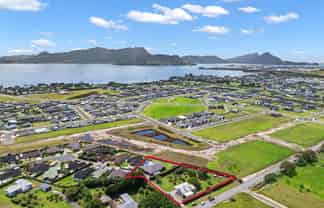 21 Pyle Road East, One Tree Point