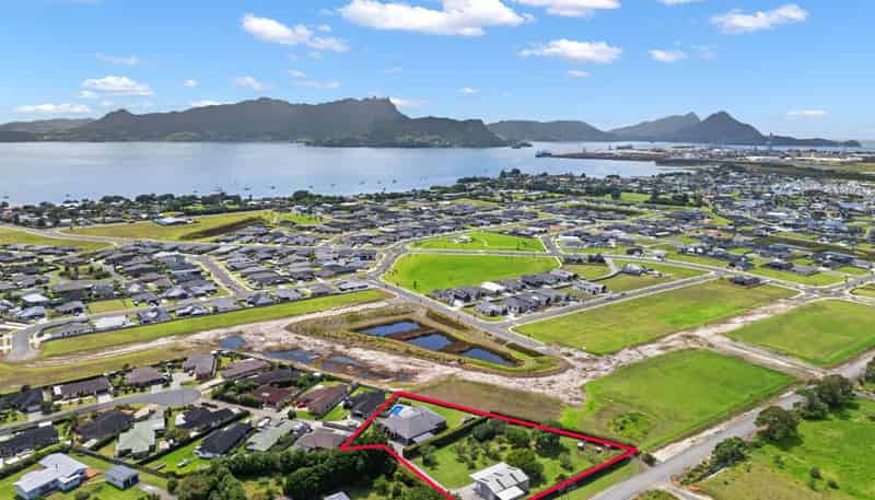 21 Pyle Road East, One Tree Point