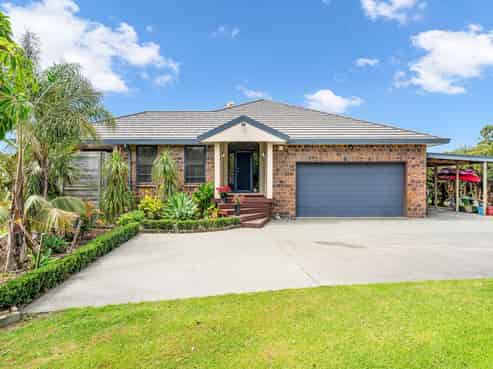 21 Pyle Road East, One Tree Point