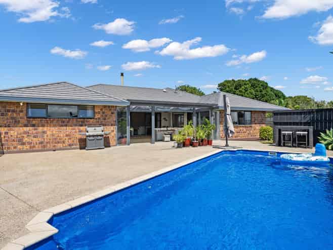 21 Pyle Road East, One Tree Point