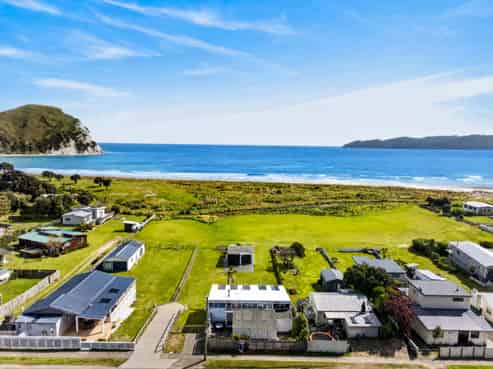 102 Newcastle Street, Mahia