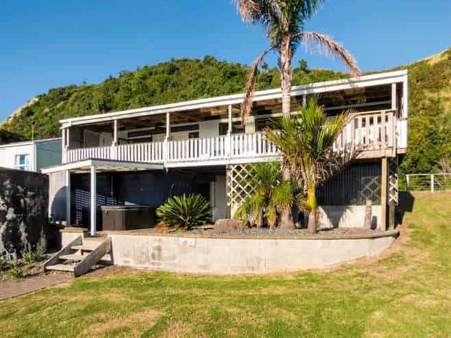 102 Newcastle Street, Mahia