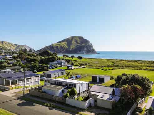 102 Newcastle Street, Mahia