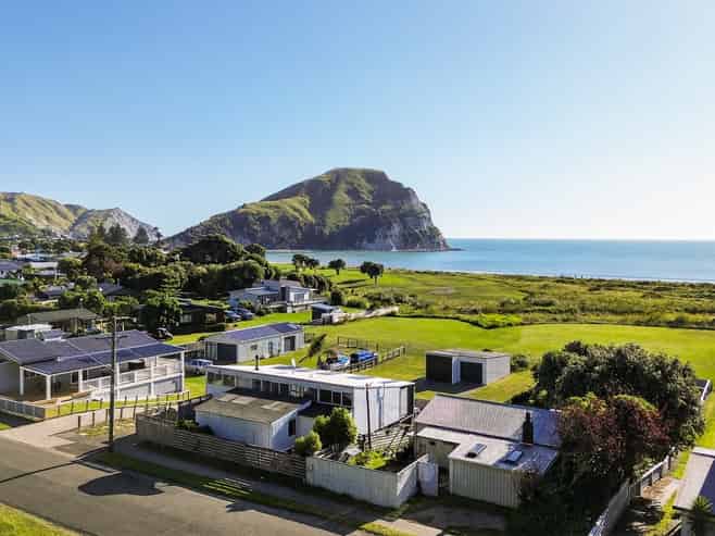 102 Newcastle Street, Mahia