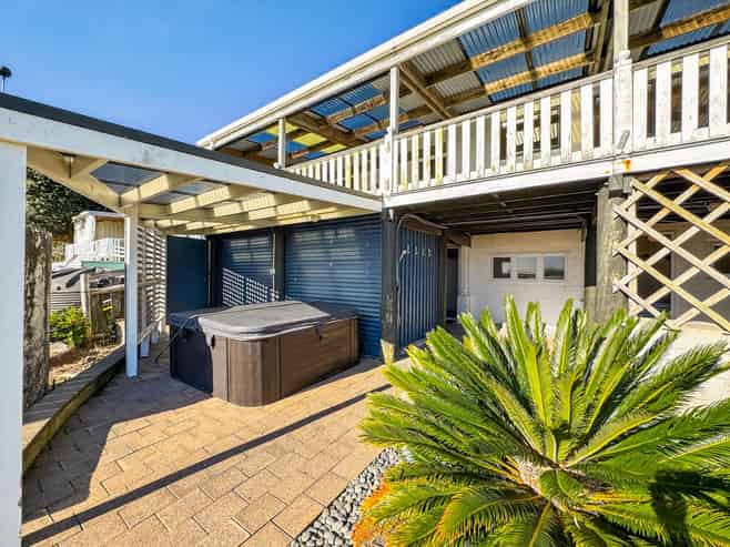 102 Newcastle Street, Mahia