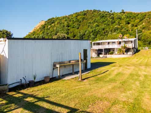 102 Newcastle Street, Mahia