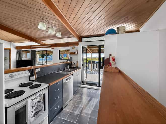 102 Newcastle Street, Mahia