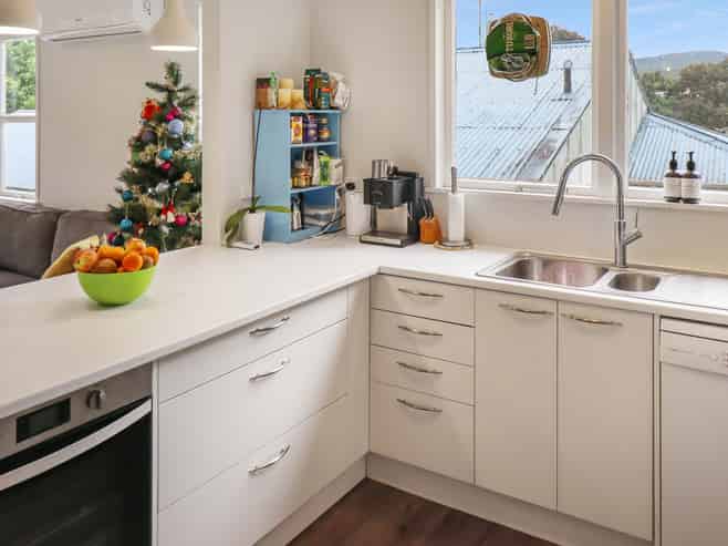 15 James Grove, Stokes Valley