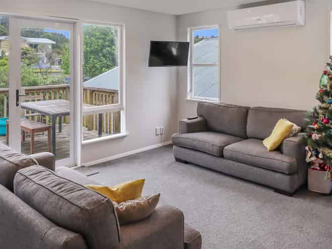 15 James Grove, Stokes Valley