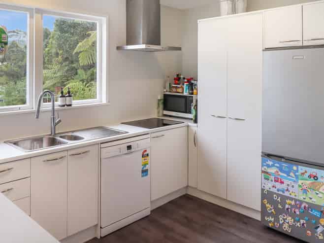 15 James Grove, Stokes Valley