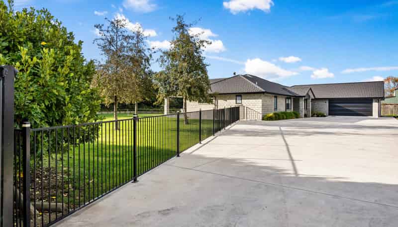 254 Riverbend Road, Meeanee