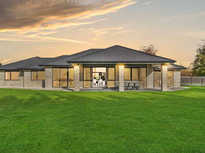 254 Riverbend Road, Meeanee