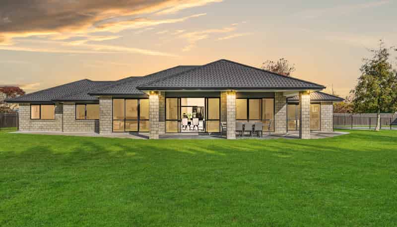 254 Riverbend Road, Meeanee