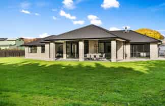 254 Riverbend Road, Meeanee