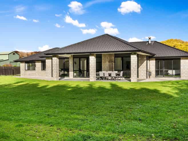 254 Riverbend Road, Meeanee