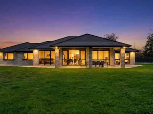 254 Riverbend Road, Meeanee