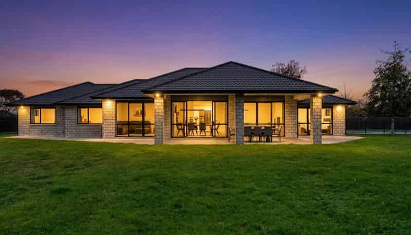 254 Riverbend Road, Meeanee