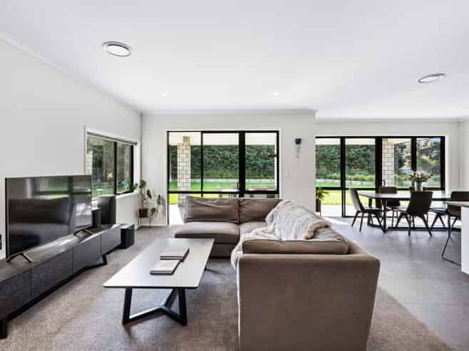 254 Riverbend Road, Meeanee