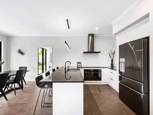 254 Riverbend Road, Meeanee