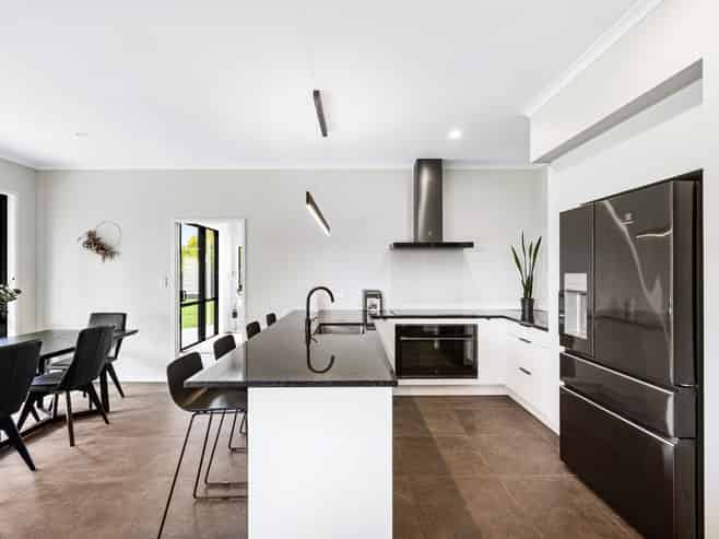 254 Riverbend Road, Meeanee