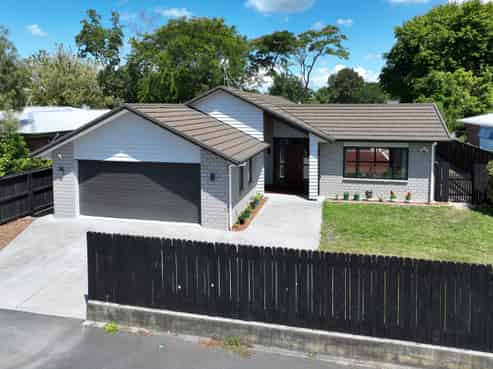 8 Berkley Avenue, Hillcrest