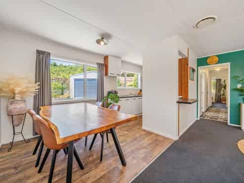 21 Oaklands Grove, Clouston Park