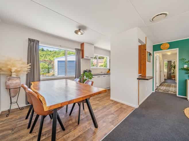 21 Oaklands Grove, Clouston Park