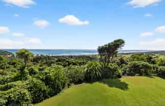 72 Domain Crescent, Muriwai