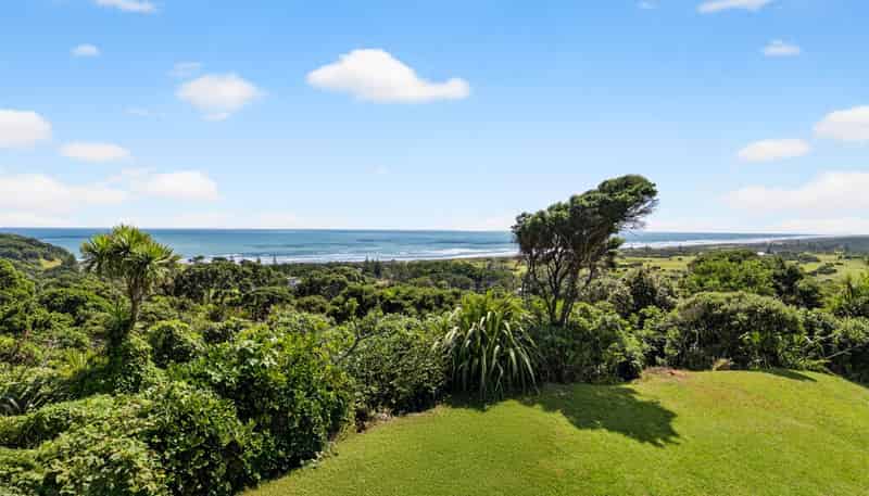 72 Domain Crescent, Muriwai
