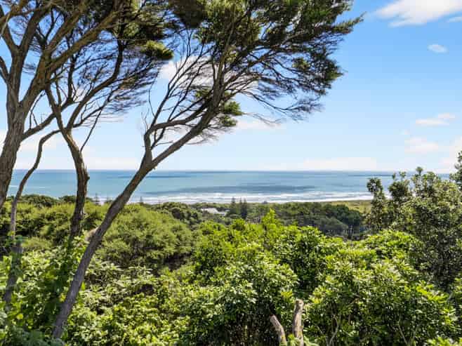 72 Domain Crescent, Muriwai