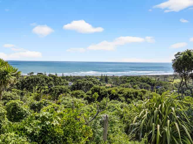 72 Domain Crescent, Muriwai