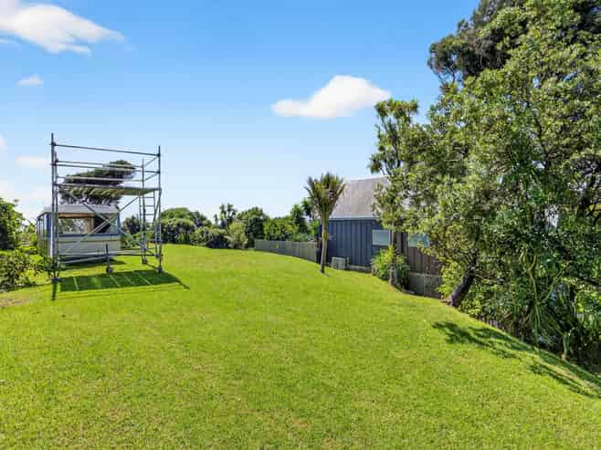 72 Domain Crescent, Muriwai