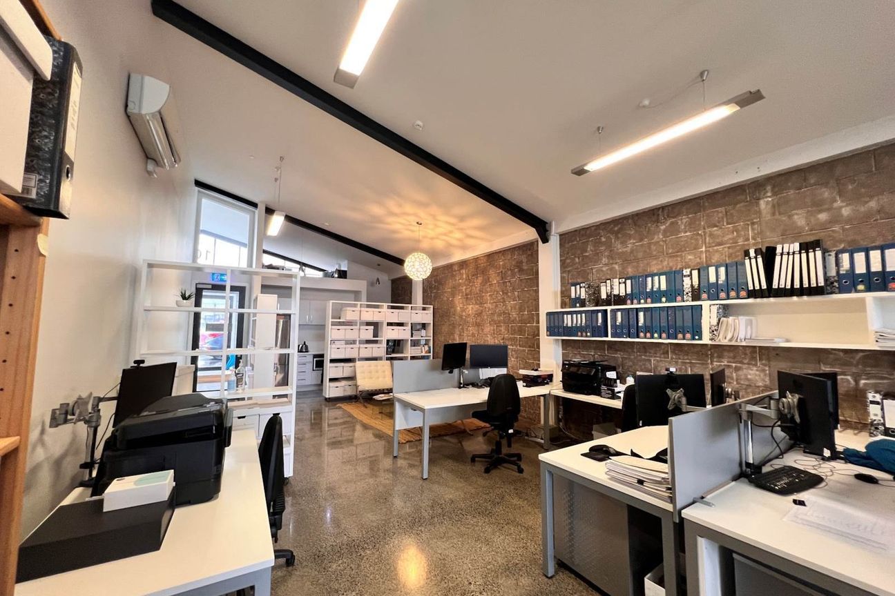 MODERN GREY LYNN OFFICE - Fler