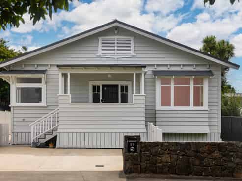 8B Alexis Avenue, Mount Albert
