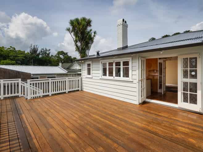 8B Alexis Avenue, Mount Albert