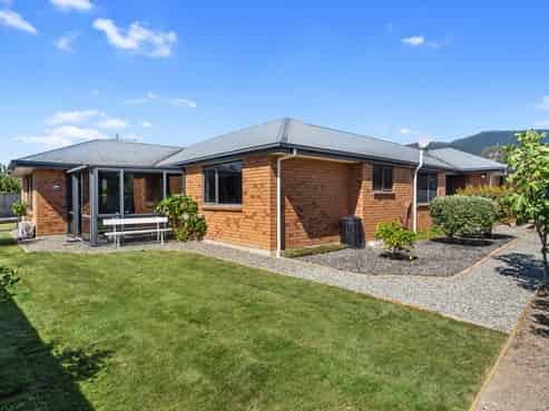 19 Best Place, Stoke