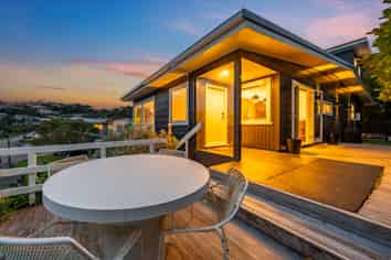 42 Lohia Street, Khandallah