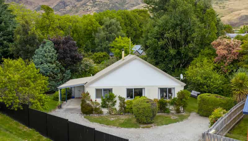 5b Larch Place, Wanaka