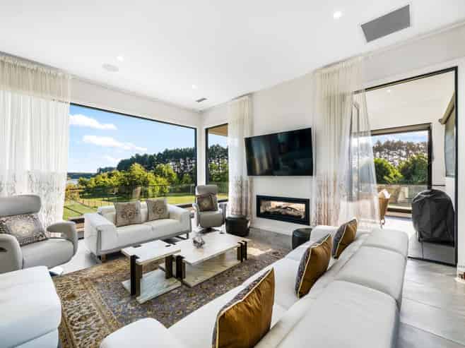 2221 River Road, Horsham Downs