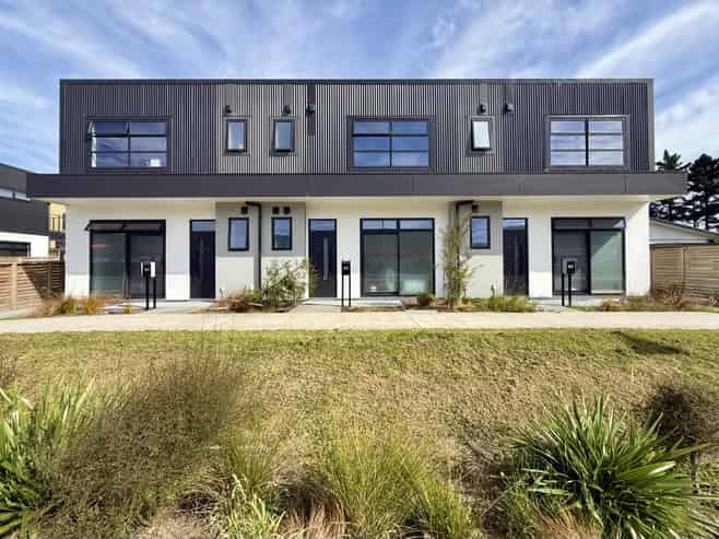 2A/21 The Strand, Wainuiomata